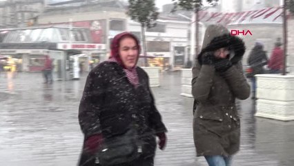 Taksim'de Kar Yağışı
