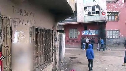 Adana'da Darbe Yiyen Uyuşturucu Tacirleri, Duvara 'Torbacı Kalmadı' Yazdı