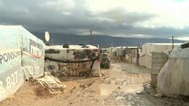 اللاجئون السوريون والشتاء في لبنان.. برد قارس وأمطار غزيرة وخيم مهترئة