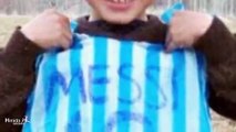 طفل يرتدي كيس يحمل إسم أشرف حكيمي تنال تعاطف المغاربة