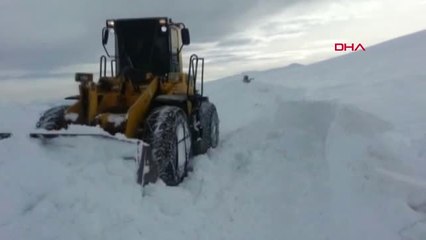 Bayburt'ta Zorlu Kar Temizleme Çalışması