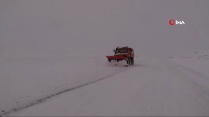 Doğu'da Kar ve Tipi Yolları Ulaşıma Kapattı