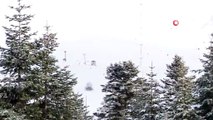 Uludağ'da yoğun yağışların ardından kar kalınlığı 50 santimetreye ulaştı