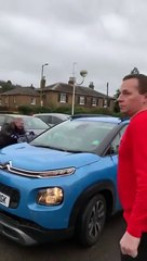 Un voleur fauche deux clients d'un magasin en voulant s'échapper, il se fait lyncher