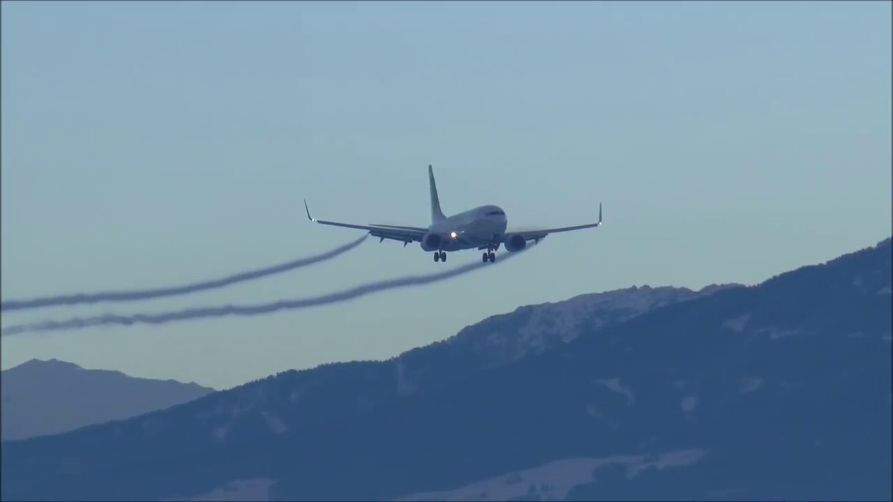 Vortex Landing! B737-800W Transavia approaching LOWI-Innsbruck Airport (1080-50P) 21.01.2017
