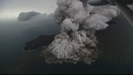 Indonesia rescuers hampered by rain after tsunami