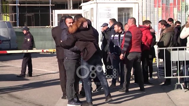 Ora News - Në shtëpi për Vitin e Ri, emigrantët vijojnë të kthehen, por pa radhë në kufi