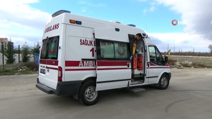 Hafif ticari araçla çarpışan kamyonet devrildi: 2 yaralı