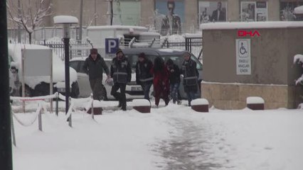 Sivas Baskın Süsü Vererek Şantaj Yapan Şüpheliler Yakalandı