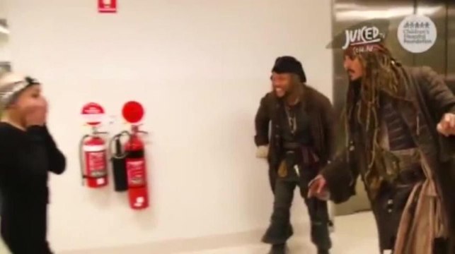 Quand Johnny Depp débarque en Jack Sparrow dans un hôpital pour enfants