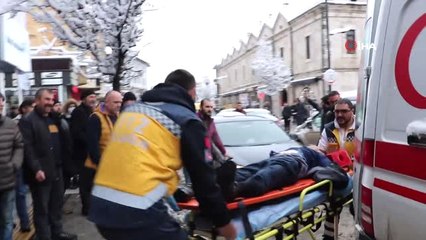 Kar Temizlemek İçin Çıktığı Çatıdan Düştü