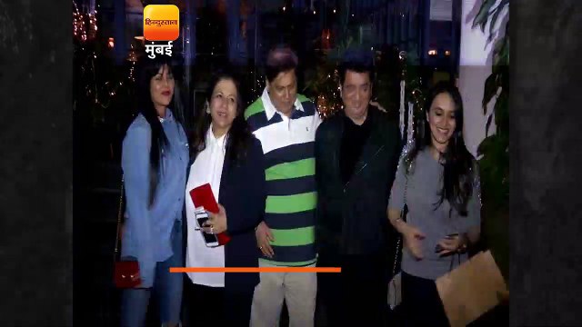 क्रिसमस के मौक पर डायरेक्टर डेविड धवन अपनी वाइफ के साथ डिनर करने के लिए सोहो हाउस पहुंचे।