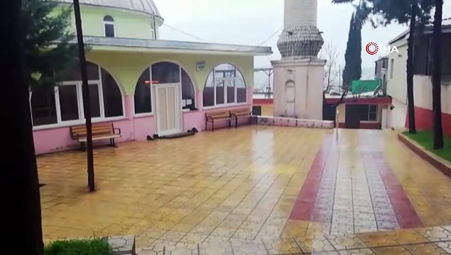 - İki günlük bebeği cami avlusuna bıraktılar