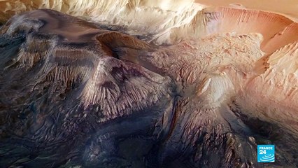 Un cratère géant rempli de glace immortalisé sur la planète Mars