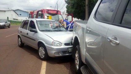 Após convulsão motorista bate em caminhonete estacionada no Alto Alegre