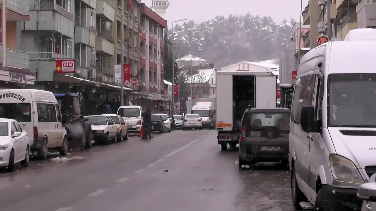 Kar yağışı hayatı olumsuz etkiliyor - DÜZCE
