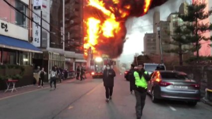 신축 공사장 불...강남 일대 검은 연기 뒤뎦혀 / YTN