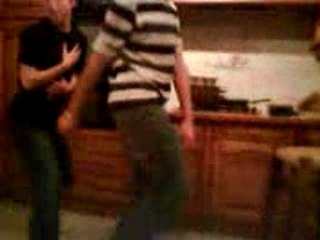 Emeric qui se fait frapper par Thomas, puis Thomas Tecktonic