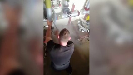 Installer une vanne sur une conduite sans couper l'eau !