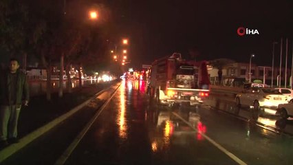 Otomobil Refüjdeki Ağaca Çarptı: 2 Yaralı