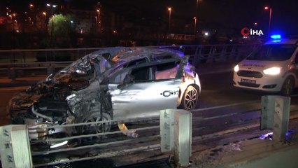 Kağıthane’de otomobil kontrolden çıkıp bariyerlere çarptı: 4 yaralı