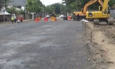 Pengaspalan Jalan Raya Gubeng Hampir Rampung