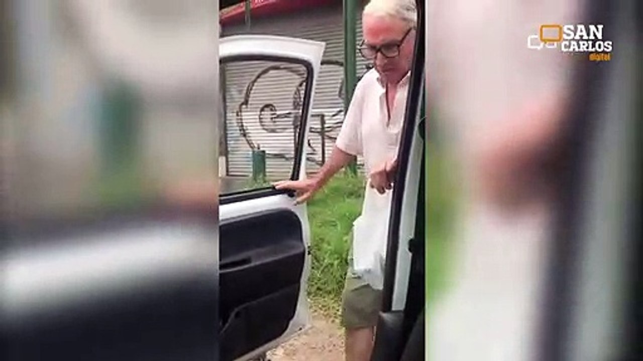 “Me encontré un pollito mojado”, el conmovedor video que hace recordar a los abuelos de todos