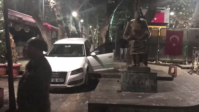 Araç Trafiğine Kapalı Caddeye Giren Alkollü Sürücü Kaza Yaptı