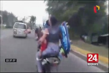 Iquitos: motociclista traslada en su moto a mujer, bebé y coche del menor