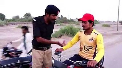 funny video of police taking bribe in local area of Pakistan