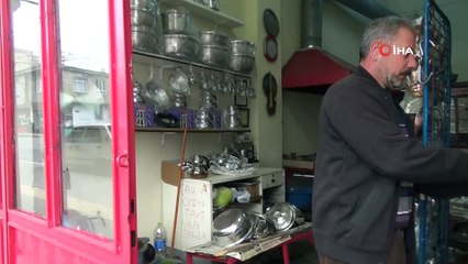 Ömrünün 45 yılını kalay yaparak geçirdi