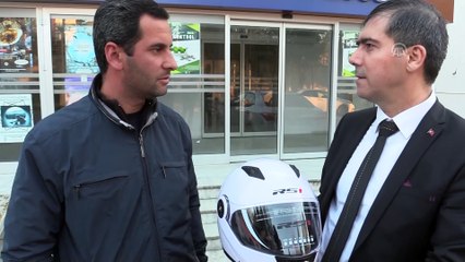 'Sehven' ceza kesilen motosikletliye kask hediyesi - EDİRNE