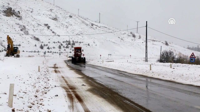 Kızılırmak buzla kaplandı - SİVAS