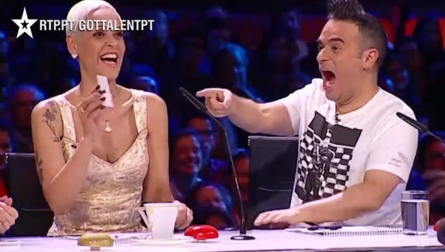 Card Magician Gets A Standing Ovation on Got Talent Portugal - Magicia's Got Talent