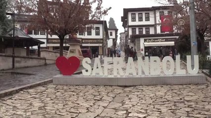 Geçmişe Yolculuk" Yaparak Yeni Yıla Girecekler