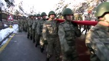 Askerler Ankara sokaklarını inletti