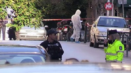 Explosão de bomba caseira deixa feridos em Atenas