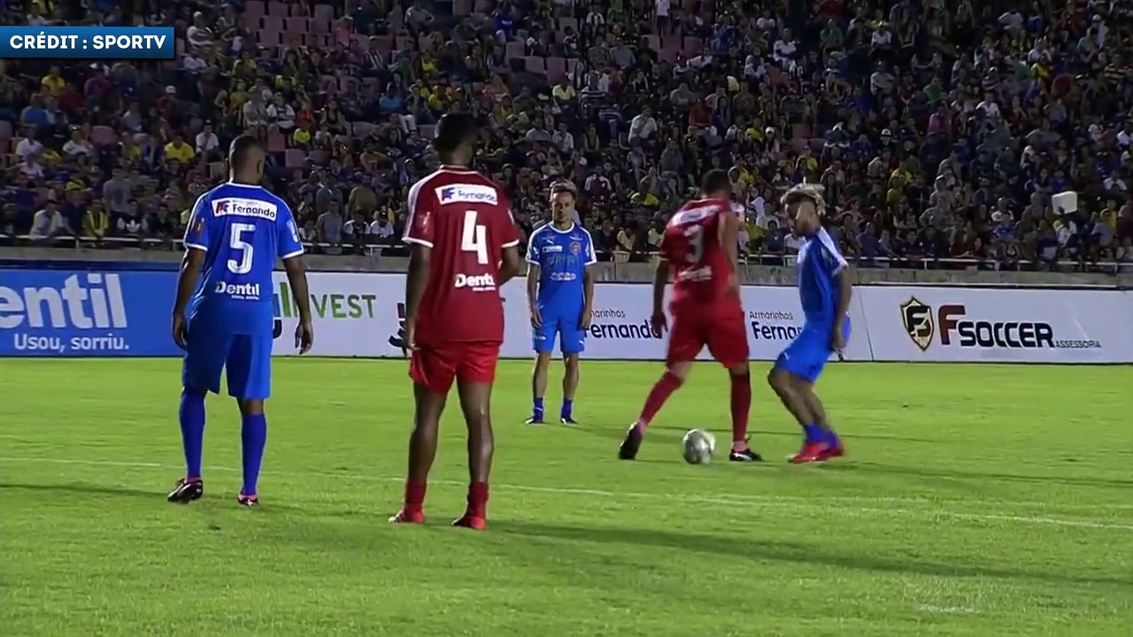 Neymar humilie trois fois un joueur sur la même action