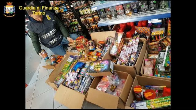 Torino: sequestrati 250.000 fuochi d'artificio illegali