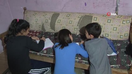 Hayallerini Her Gün Kağıda Yazıyorlar...3 Çocukla Çatı Katında Yaşam Mücadelesi