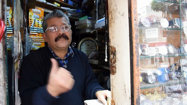 Daracık dükkanında zamana meydan okuyor - HATAY