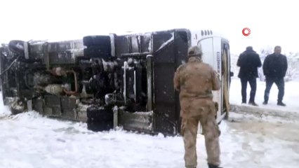 Elazığ'da midibüs devrildi: 16 yaralı