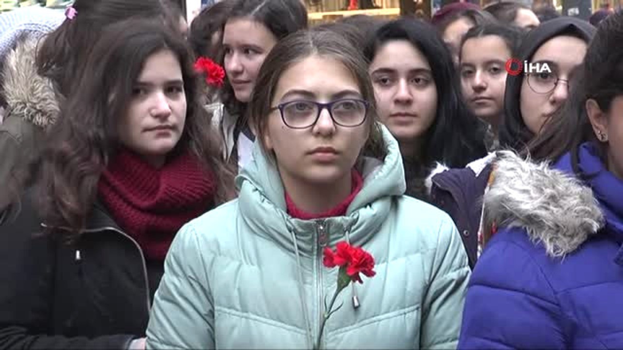 Milli Şair Mehmet Akif Ersoy, Yaşadığı Apartmanın Önünde Anıldı