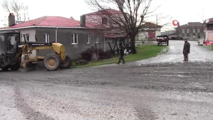 Köy Meydanına Hayvan Dışkısı Akıyor