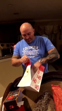 Padrasto recebe presente de Natal que o deixou em lágrimas