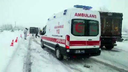 İşçi servisi devrildi: 16 yaralı - ELAZIĞ