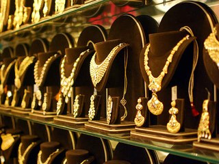 2019ல் தங்கம் விலை தாறுமாறாக குறையும்,  சென்செக்ஸ் 44000 புள்ளிகளை எட்டும்