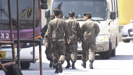 달라지는 병영...평일 외출·휴대전화 전면 허가 추진 / YTN
