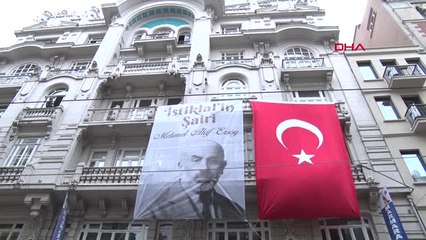 Milli Şair İstiklal Caddesi'nde Anıldı