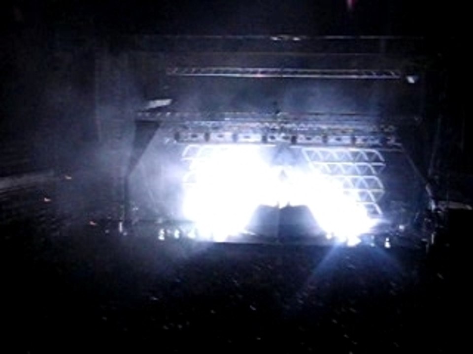 Daft Punk - Intro & Robot Rock - Live @ Nimes 26.06.2007